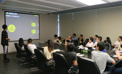 恒峰g22举行第7期员工转正评审会